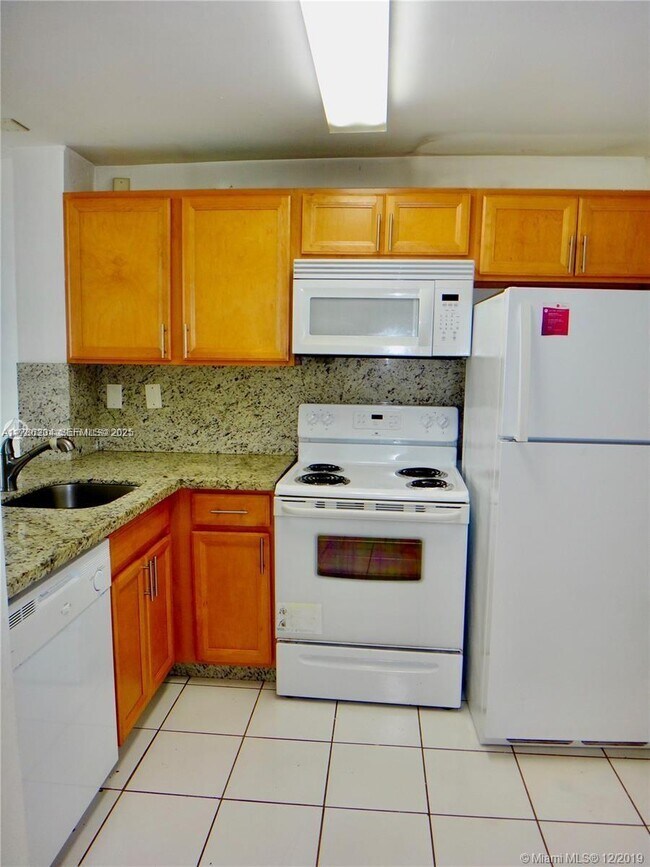 Building Photo - 498 NW 165th St