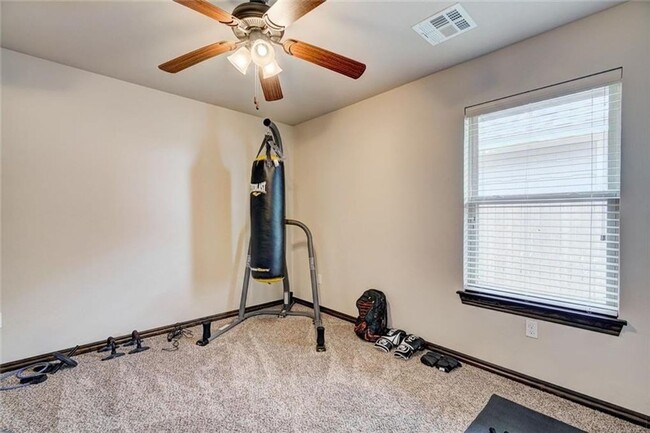 Building Photo - St James Park Home in Norman - Community Pool!  Available in April!