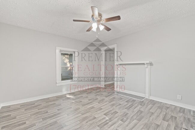 Building Photo - 608 32nd St