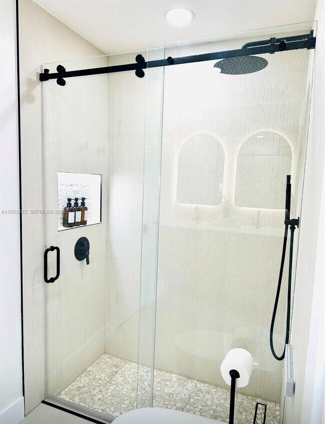 Building Photo - 2475 NW 25th St