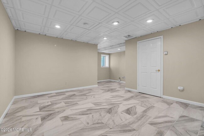 Building Photo - 148 Ambassador Dr