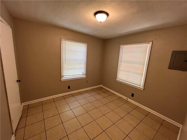 Building Photo - 2408 McVay Dr N