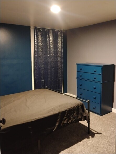 Building Photo - 16511 Snowden St