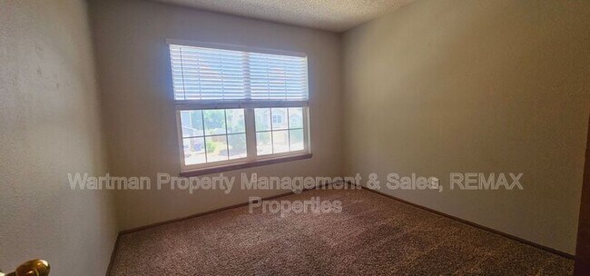 Building Photo - 4130 Madrone Way