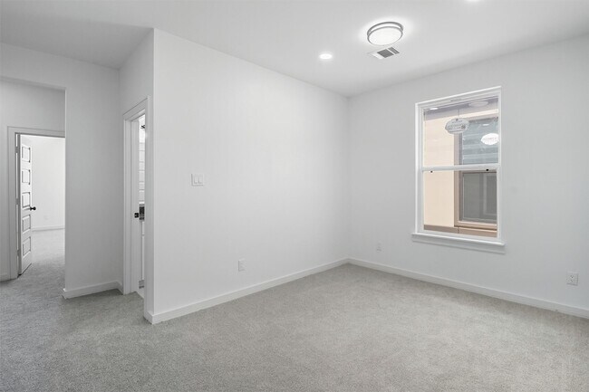 Building Photo - 2927 El Fenice Ln