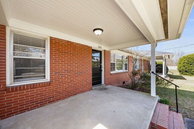 Building Photo - Duplex