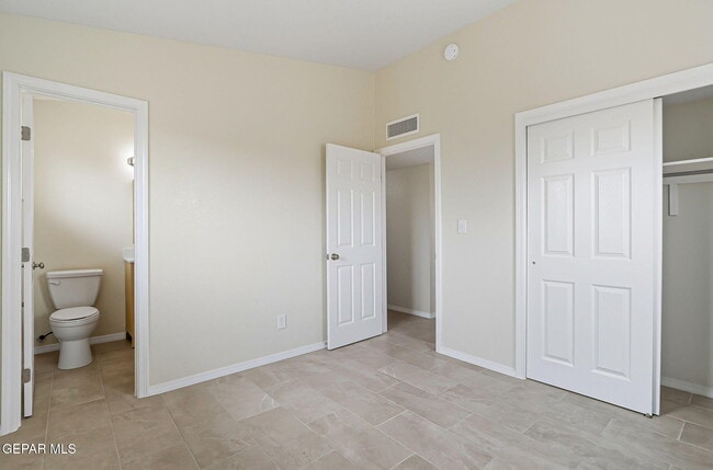 Building Photo - 5852 Wrangler Dr