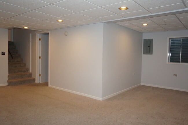 Building Photo - 773 Cardinal Ln
