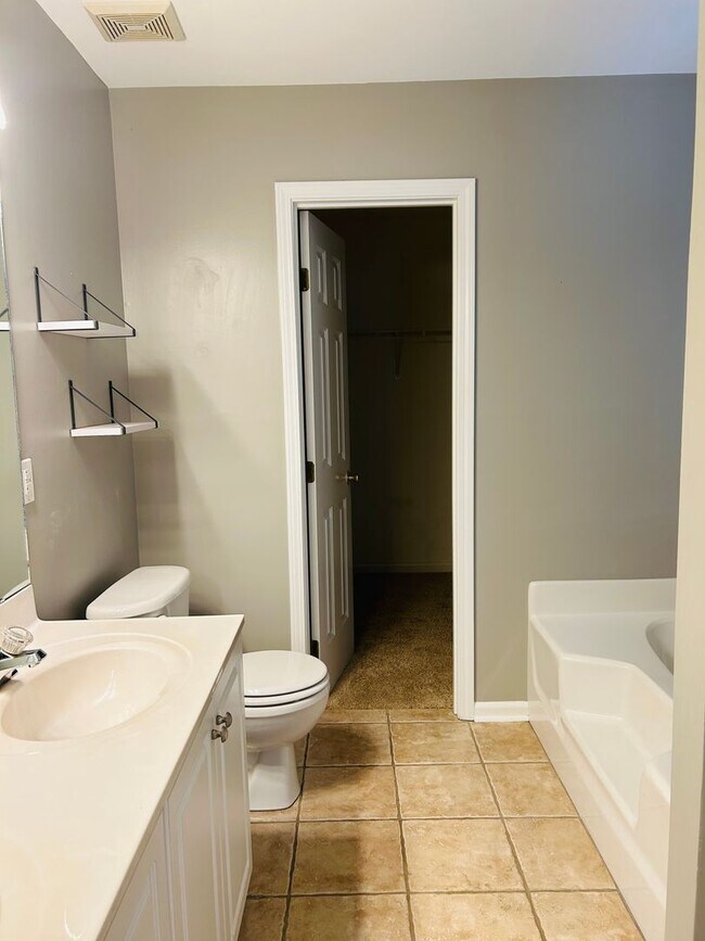 Building Photo - Charming 3-Bedroom Ranch in Greer’s Covete...