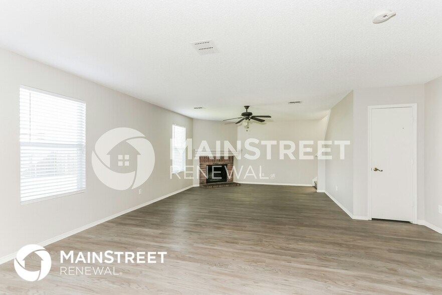 Building Photo - 8733 Stonebriar Ln