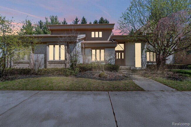 Primary Photo - 6739 Arlington Dr