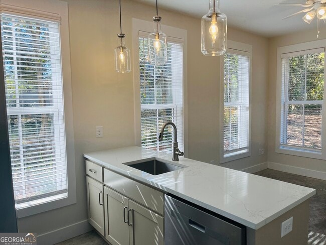 Building Photo - 100 Gardenia Ln