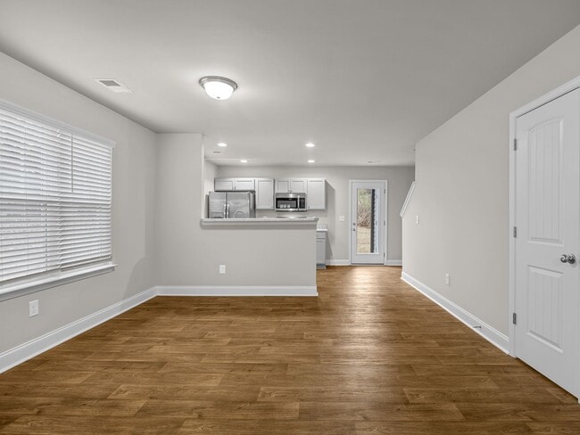 Building Photo - Charming two bedroom two and a half bathroom ready for you to call home!