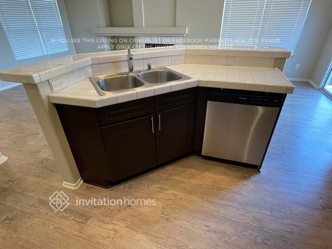 Building Photo - 42550 Blossom Dr