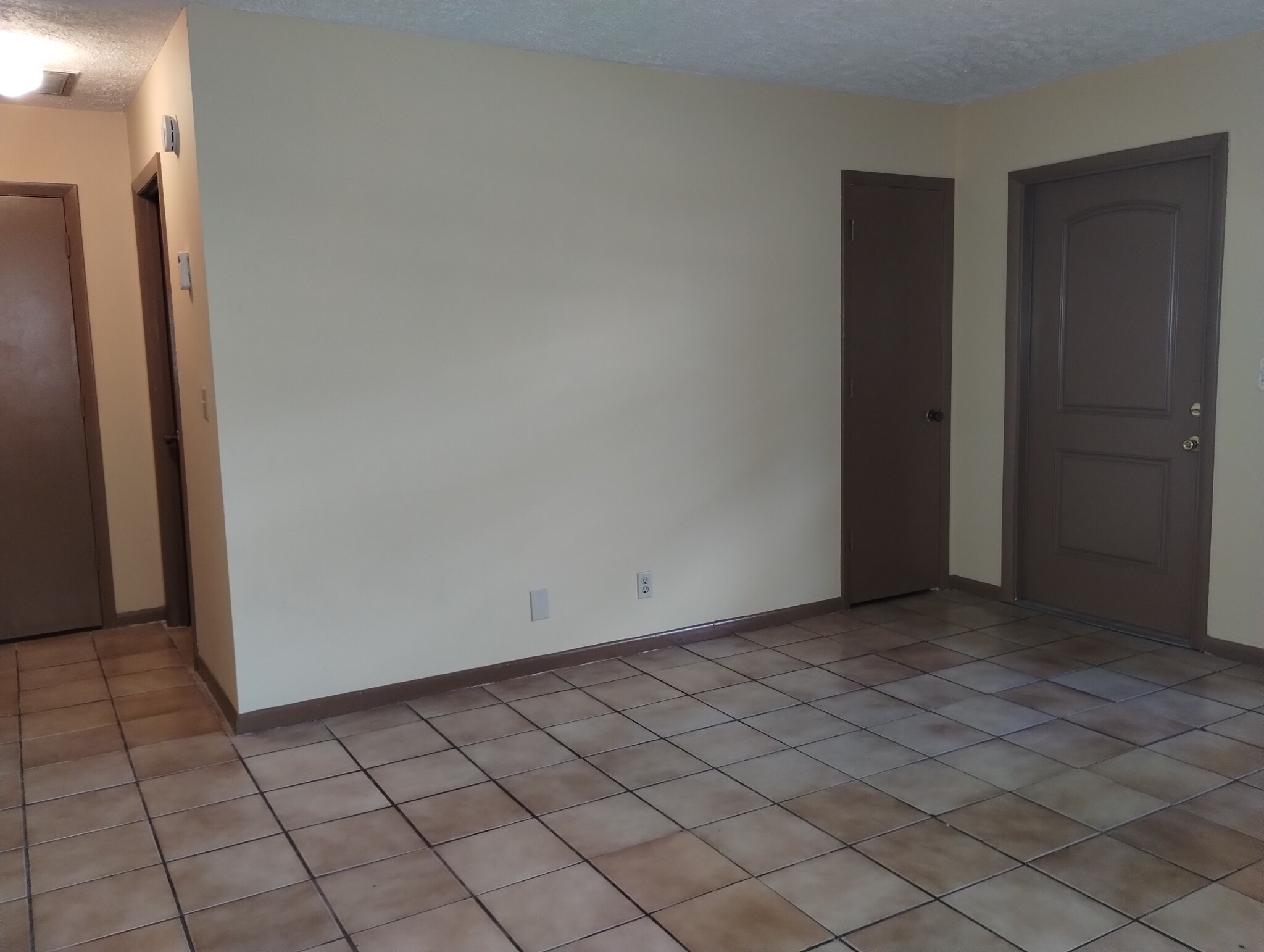 Living room looking at front door, extra closet, and hall - 9018 SE Hobe Ridge Ave