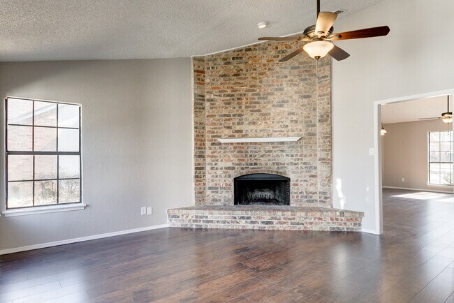 Building Photo - "Charming 3-Bedroom Retreat with 2 Full Baths in Rowlett – 1,894 Sq. Ft. of Comfort on Shipman St.!"
