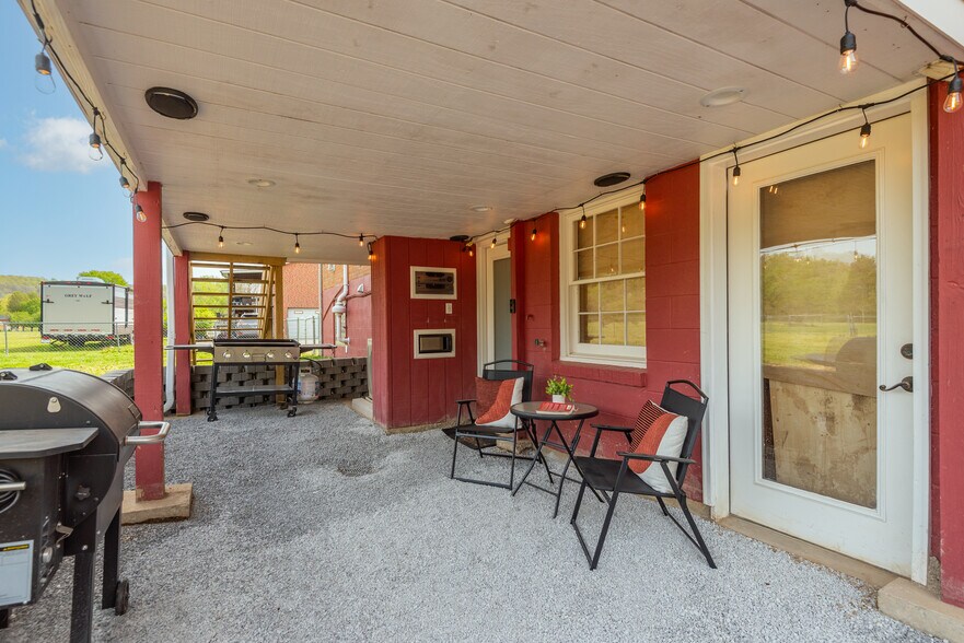 Building Photo - 1009 Little Marrowbone Rd