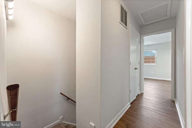 Building Photo - 15001 Cherrydale Dr