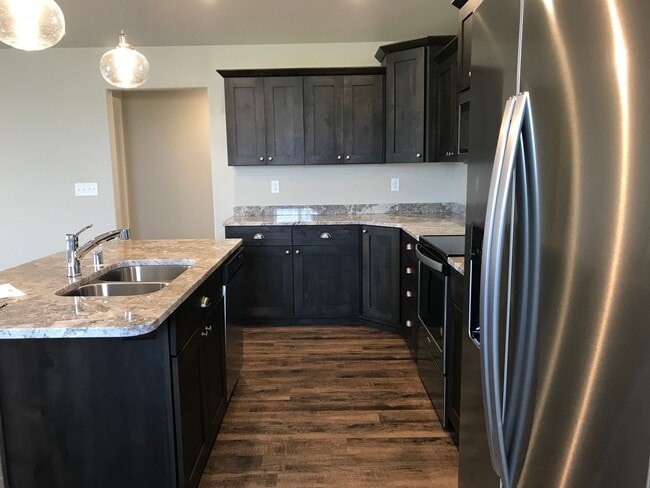 Building Photo - 4 bed 3 bath Single Family Home