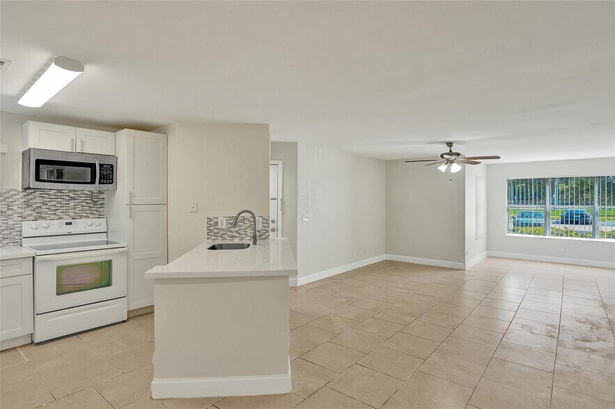Building Photo - 12650 Vista Isles Dr