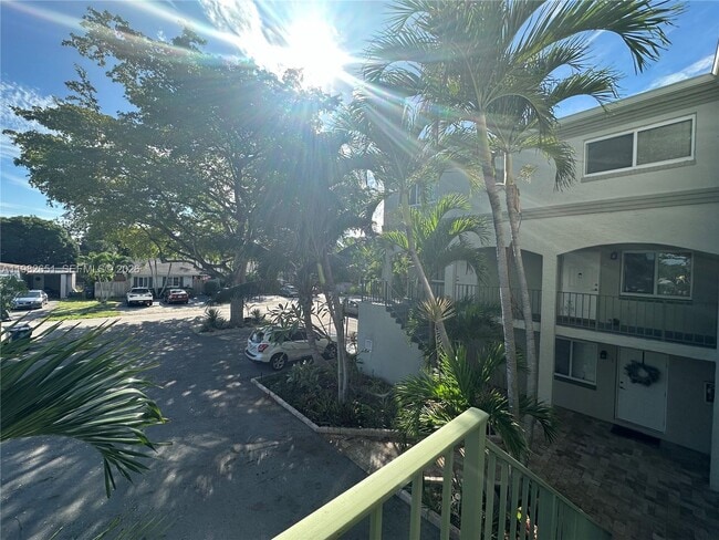 Building Photo - 913 NE 17th St