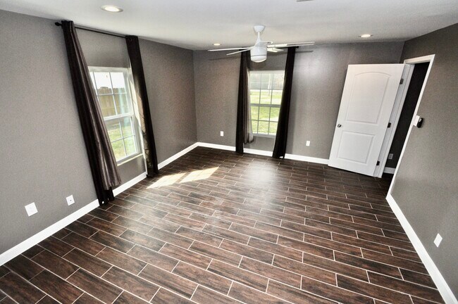Building Photo - 6418 Treaschwig Rd