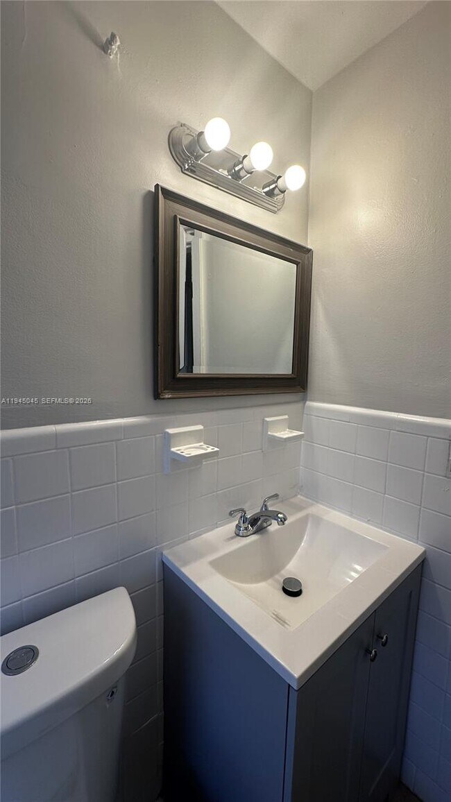 Building Photo - 732 Moffett St