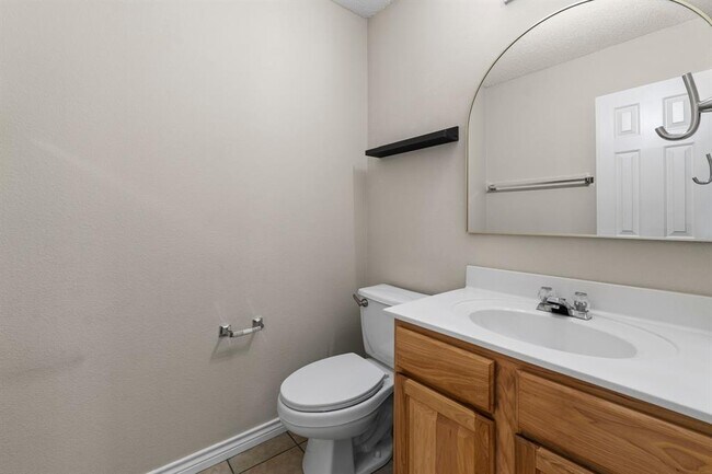 Building Photo - 1704 Matagorda Dr