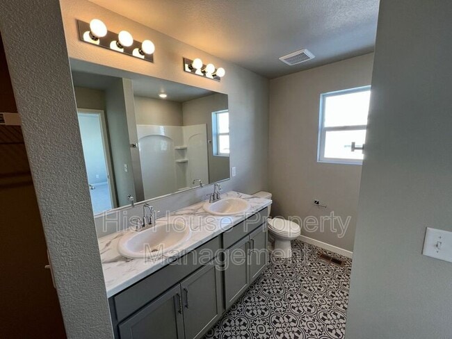 Building Photo - 1353 Reynolds St