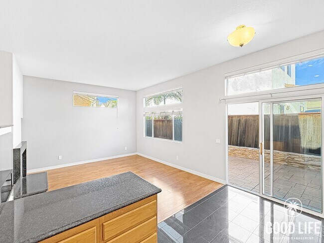 Building Photo - Spacious 4BR Home in Central Mira Mesa