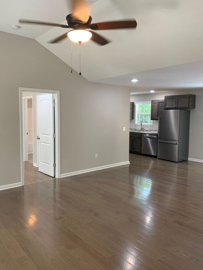 Building Photo - Charming 3 Bedroom Home in Private Setting in Tullahoma...