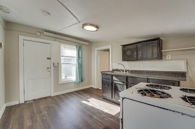 Building Photo - 1111 E Flint St