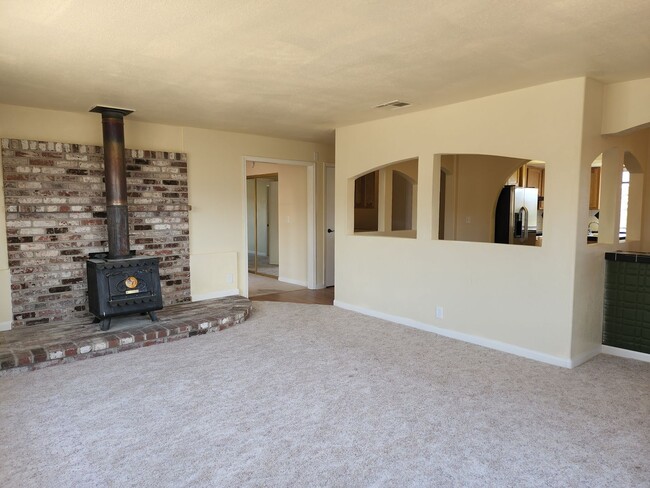 Building Photo - Large manufactured home in Topaz Ranch Estates