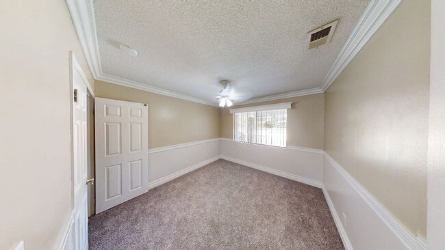 Building Photo - Peacock Valley HOA 2 Bedroom 1 Bathroom 55...