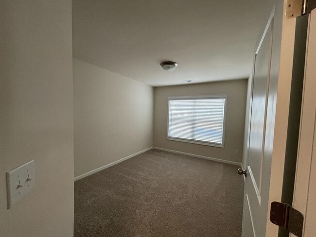 Building Photo - Beautiful 3BR w/ Garage