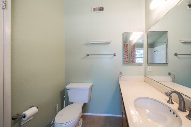 Building Photo - 1808 Cottonwood Ave