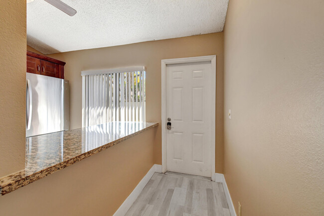 Building Photo - 492 Hardwood Pl