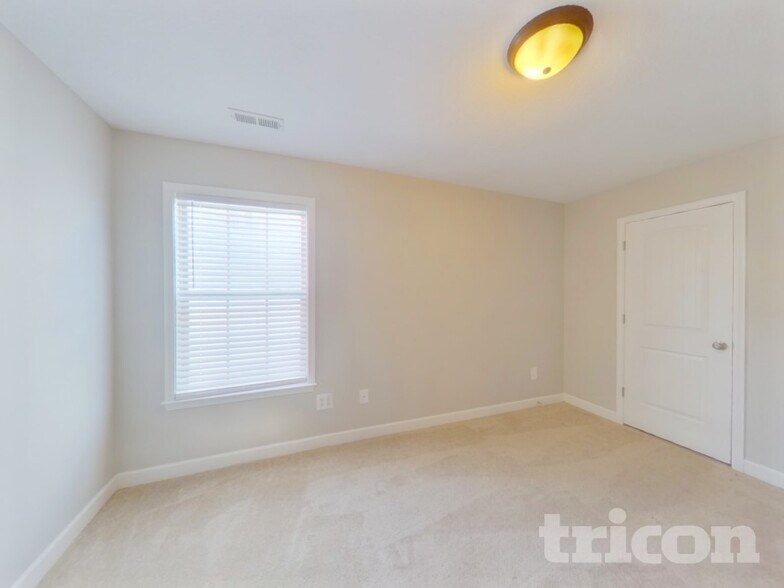 Building Photo - 213 Dellwood Dr