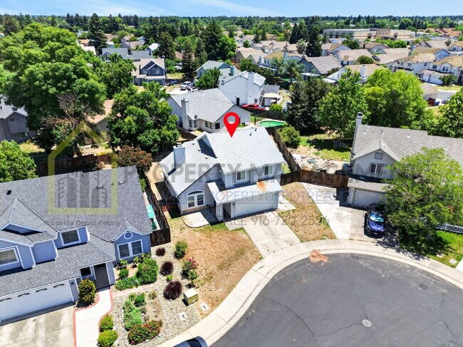 Building Photo - Spacious 3-Bedroom Retreat with 2.5 Baths in Prime Elk Grove Location