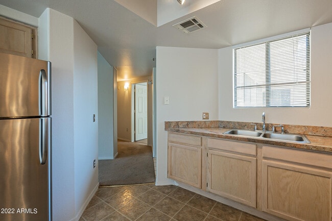Building Photo - 4925 E Desert Cove Ave