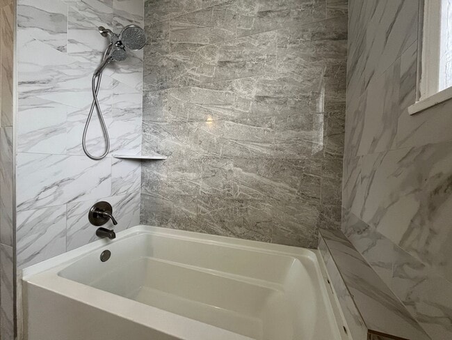 Building Photo - HOUSING VOUCHERS ACCEPTED