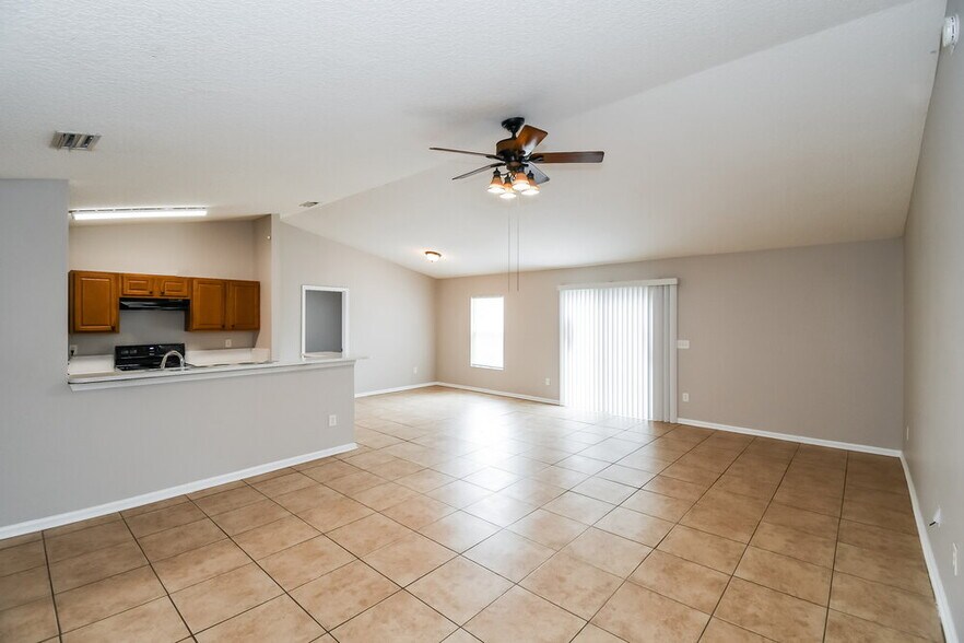 Building Photo - 11266 Silver Key Dr