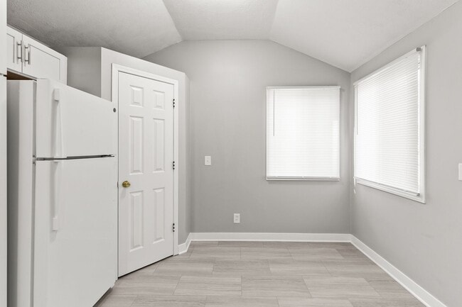 Building Photo - 3920 Vinton St