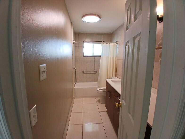 Building Photo - 19731 NW 4th Ave