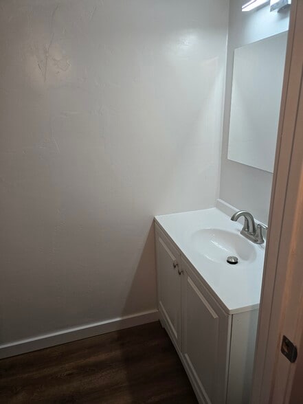 Down Bath - 815 Marshall St