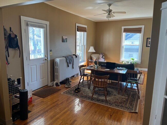 Building Photo - 107 Center St