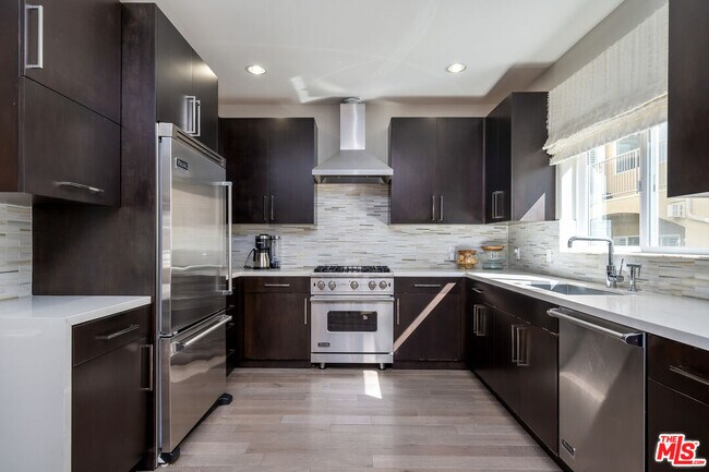 Building Photo - 1745 S Barrington Ave