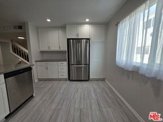 Building Photo - 4866 1/2 McConnell Avenue, Los Angeles, CA 90066 - 4 BR 3 BA house