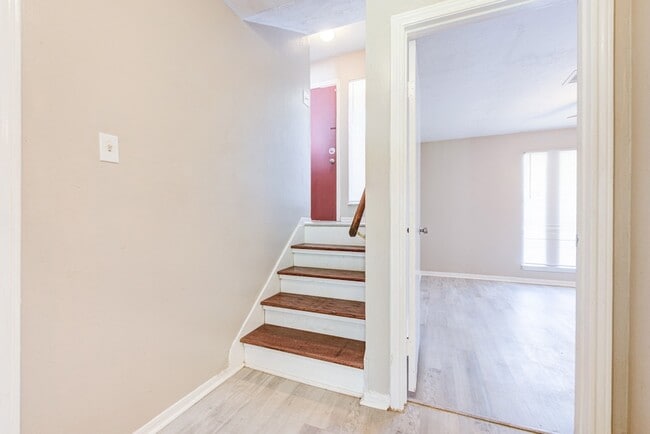 Building Photo - 15902 Timber Valley Dr