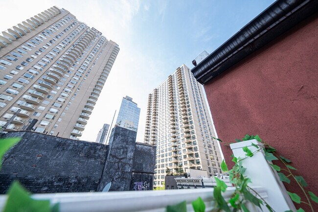 Building Photo - 328 E 74th St